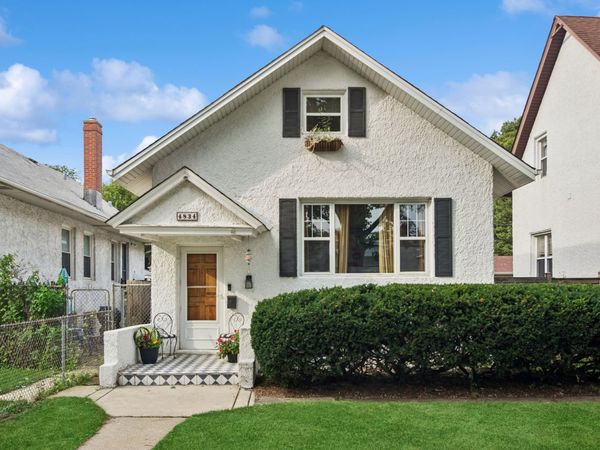 4834 W Cullom Avenue, Chicago, IL 60641