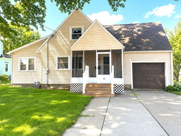 1103 5th Avenue , Sterling, IL 61081