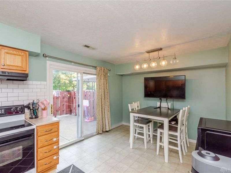 829 Clareridge Lane, Centerville, OH 45458 Photo 9