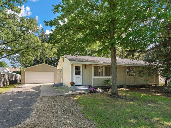 2986 Woodbridge Street, Roseville, MN 55113