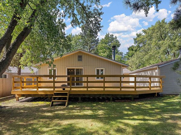 2986 Woodbridge Street, Roseville, MN 55113