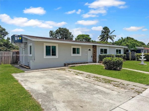 3241 NW 4th St , Lauderhill, FL 33311