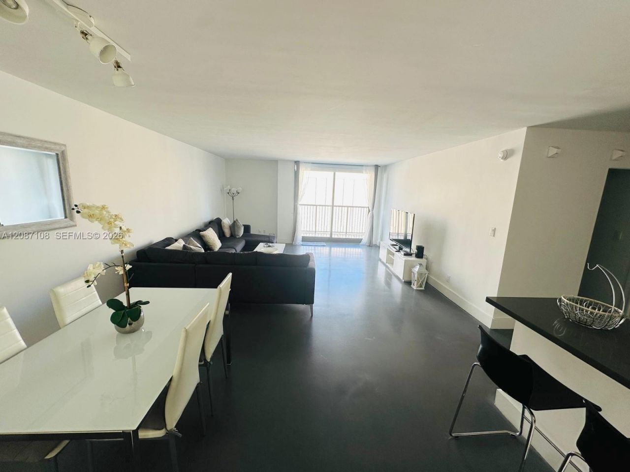 1800 Collins Ave, Unit 6B, Miami Beach, FL 33139 Main Photo