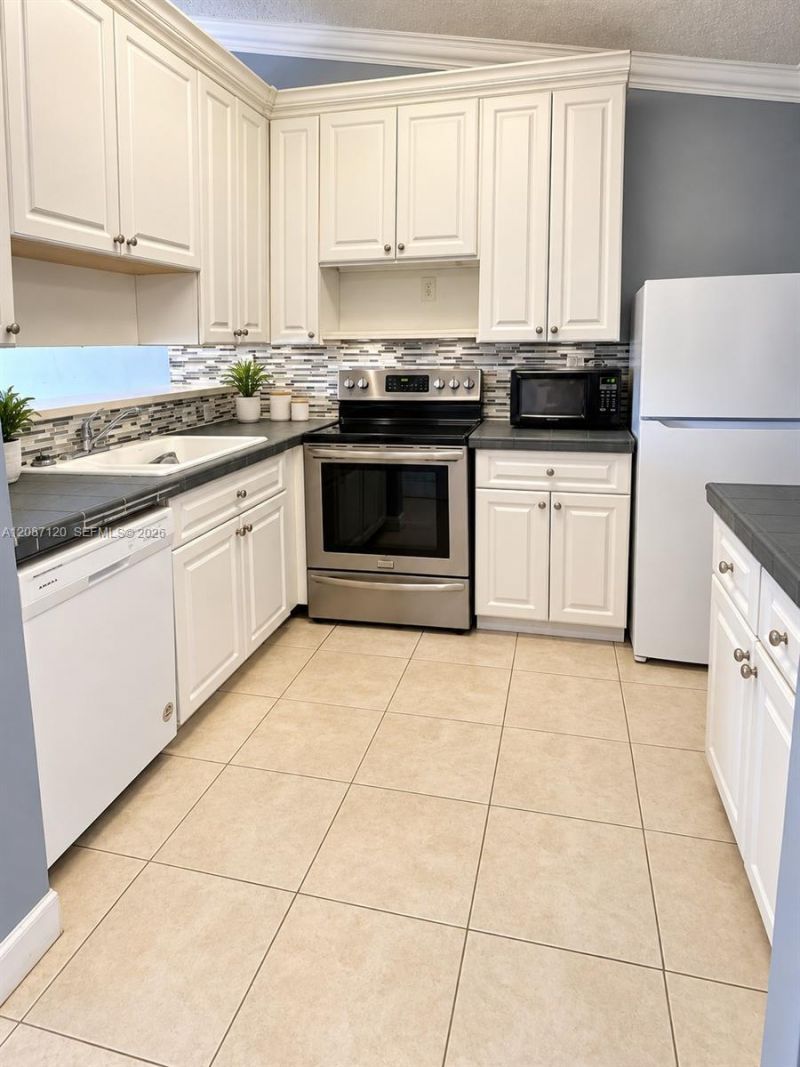 9894 Nob Hill Ln, Unit 9894, Sunrise, FL 33351 Photo