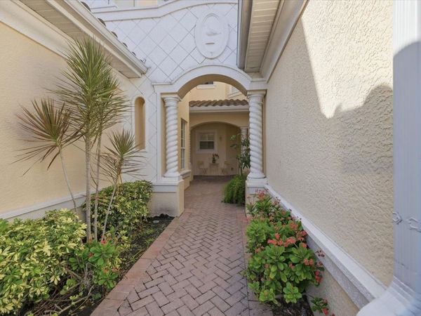 703 TRIANO CIRCLE, Unit 703, VENICE, FL 34292
