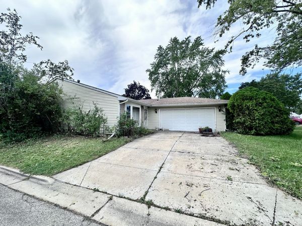 87 Highbury Drive , Elgin, IL 60120