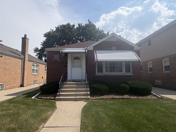 10221 S Trumbull Avenue , Evergreen Park, IL 60805