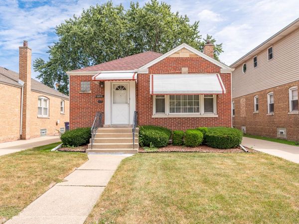10221 S Trumbull Avenue, Evergreen Park, IL 60805