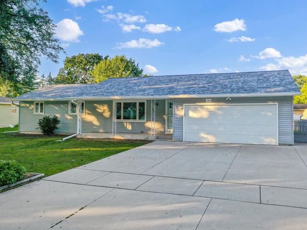 1194 APRIL LANE, Green Bay, WI 54304