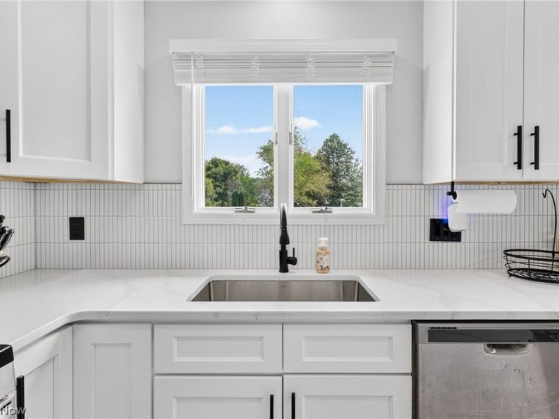 1064 Saul Drive, Hubbard, OH 44425 Photo 8