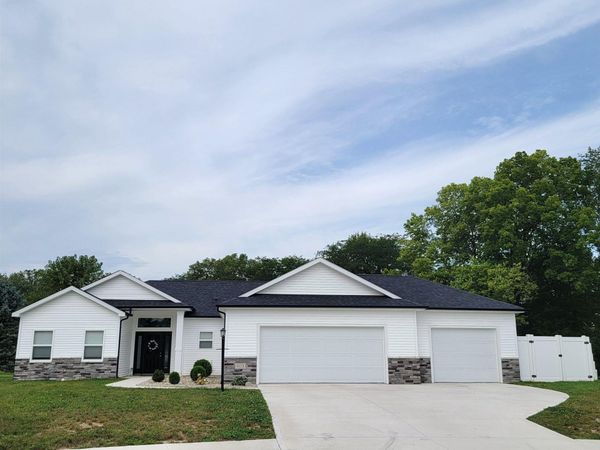 803 S Willow Cove, South Whitley, IN 46787