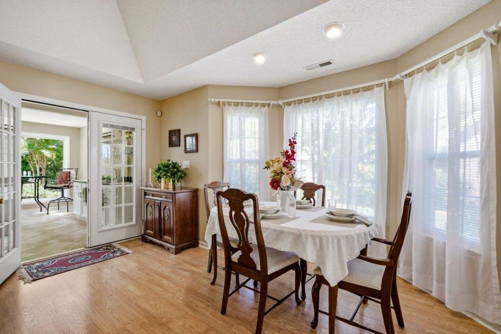 1013 Swan Lake Dr. Photo 10