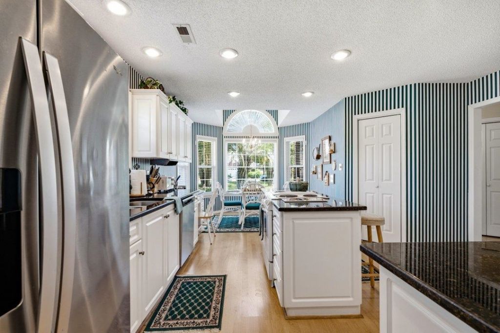 1013 Swan Lake Dr. Photo 11
