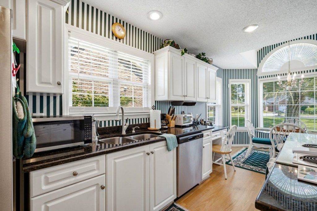 1013 Swan Lake Dr. Photo 12