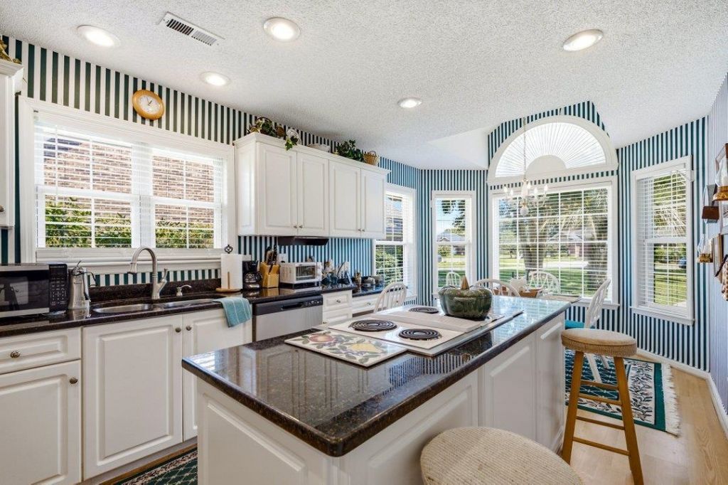 1013 Swan Lake Dr. Photo 13