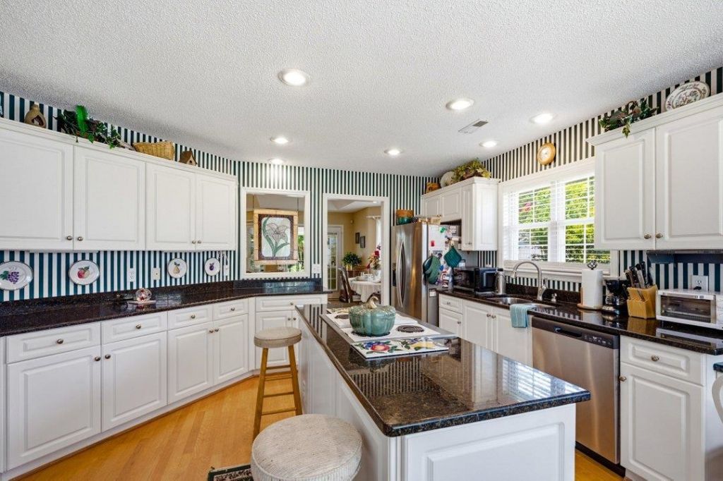 1013 Swan Lake Dr. Photo 16