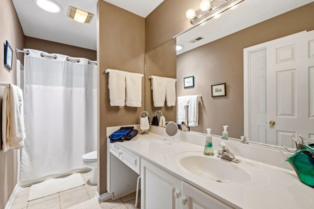 1013 Swan Lake Dr. Photo 31