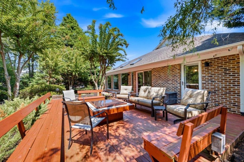 1013 Swan Lake Dr. Photo 37