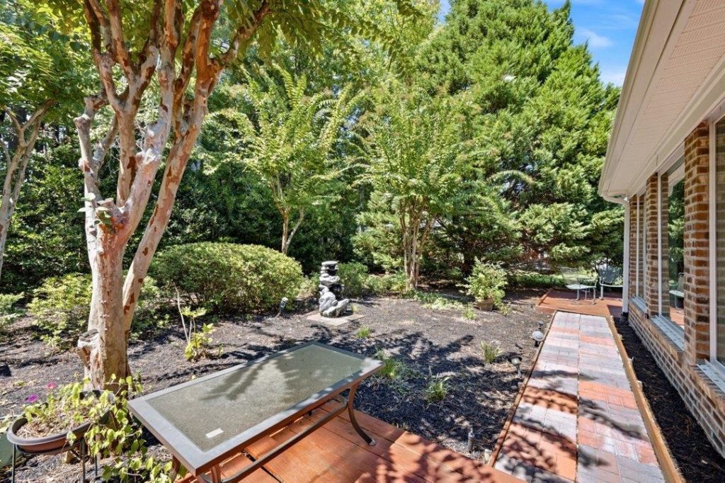 1013 Swan Lake Dr. Photo 38