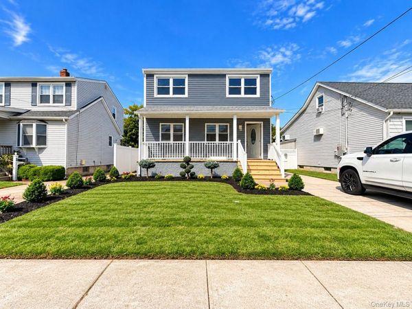 10 Frank Avenue , Bellmore, NY 11710