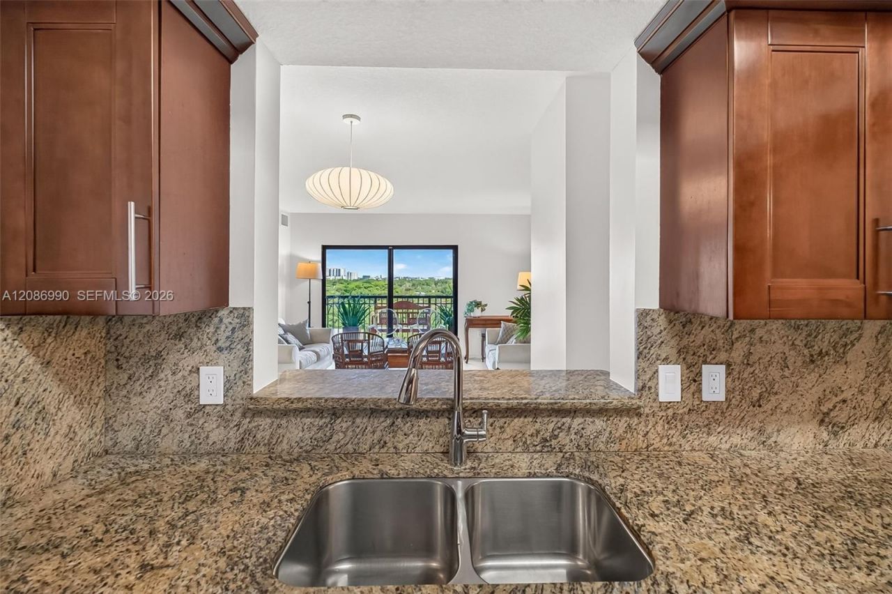 3530 SW 22nd St, Unit 805, Miami, FL 33145 Photo