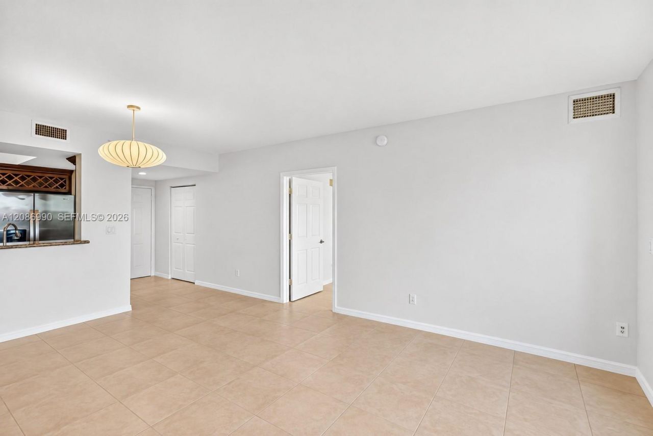 3530 SW 22nd St, Unit 805, Miami, FL 33145 Photo