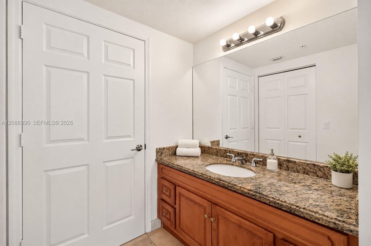 3530 SW 22nd St, Unit 805, Miami, FL 33145 Photo