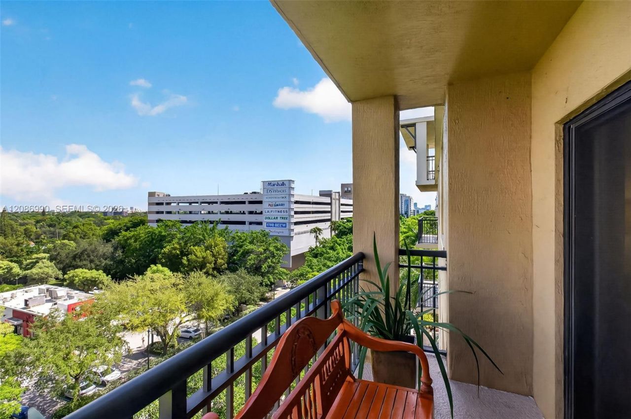 3530 SW 22nd St, Unit 805, Miami, FL 33145 Photo