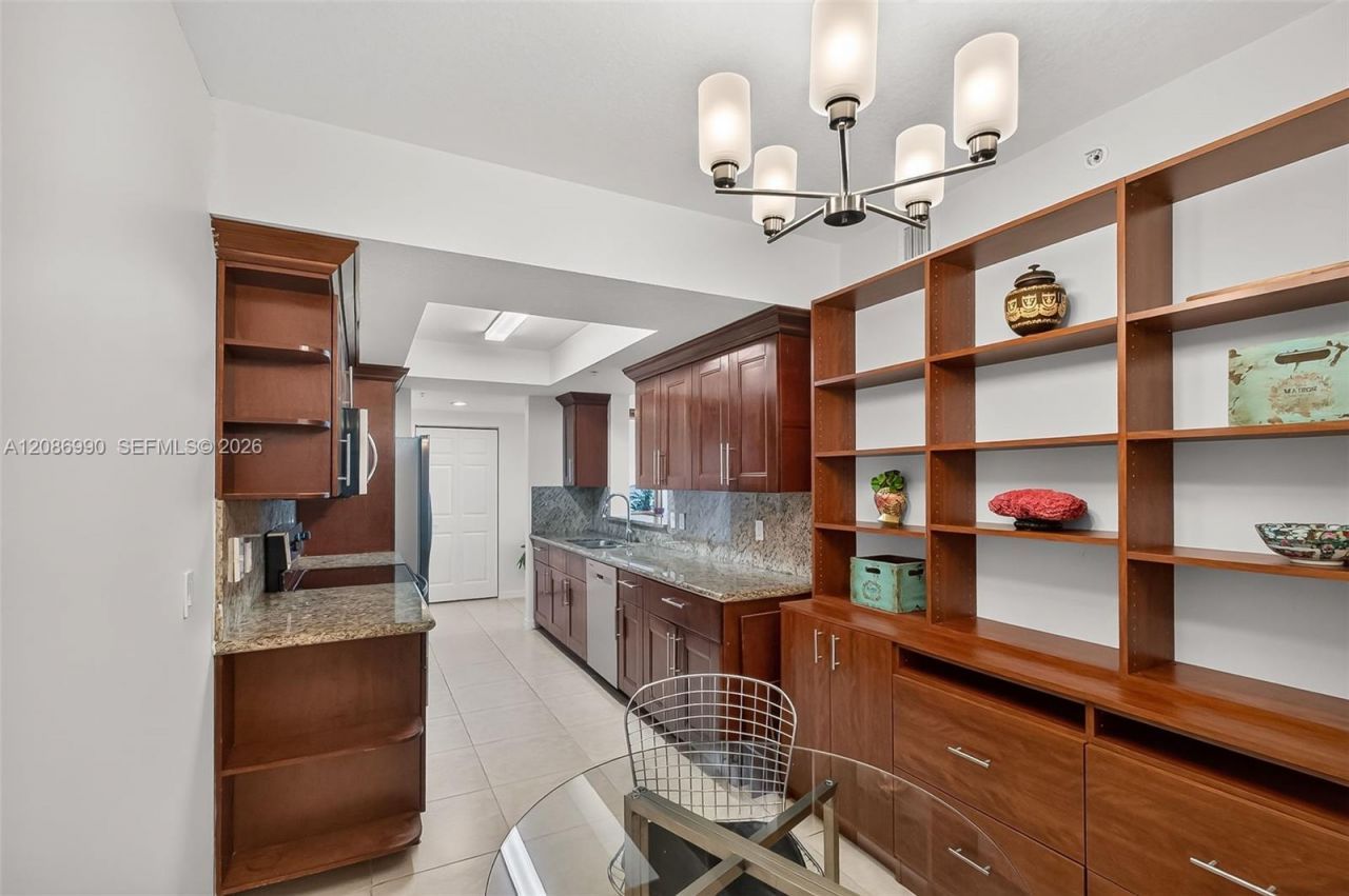 3530 SW 22nd St, Unit 805, Miami, FL 33145 Photo
