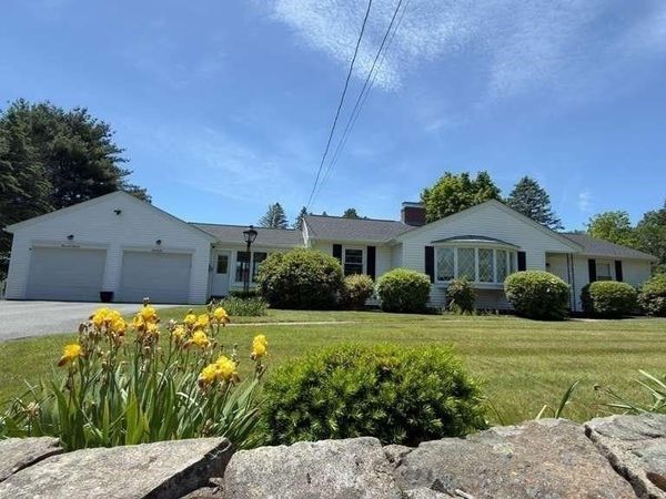 91 Pleasant St, Northborough, MA 01532