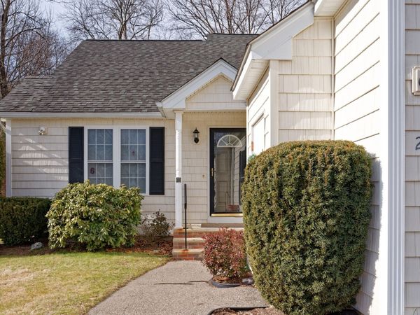 21 Surry Dr, Unit 21, Uxbridge, MA 01569