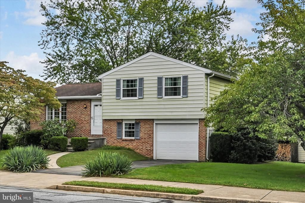 15 Elm Street, Reading, PA 19606 Main Photo