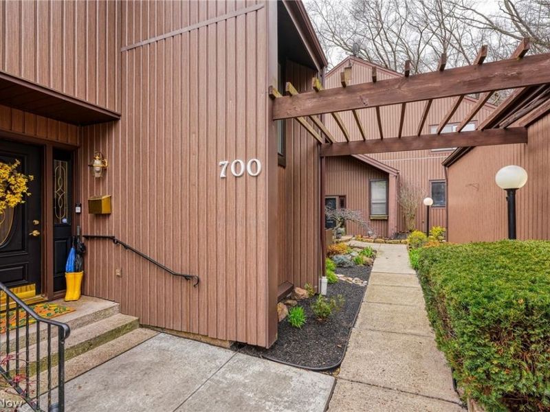 700 Tall Oaks Court, Newark, OH 43055 Photo 1