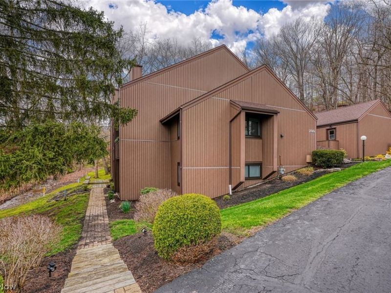 700 Tall Oaks Court, Newark, OH 43055 Photo 2