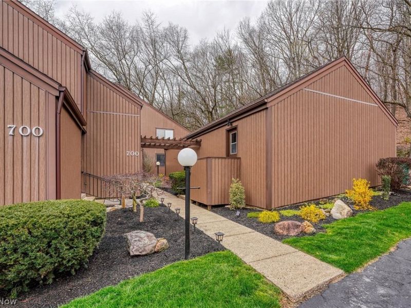 700 Tall Oaks Court, Newark, OH 43055 Photo 3