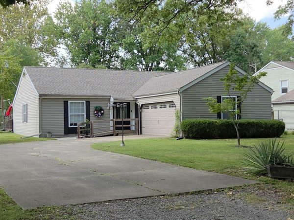 907 Lickliter Street, Benton, IL 62812