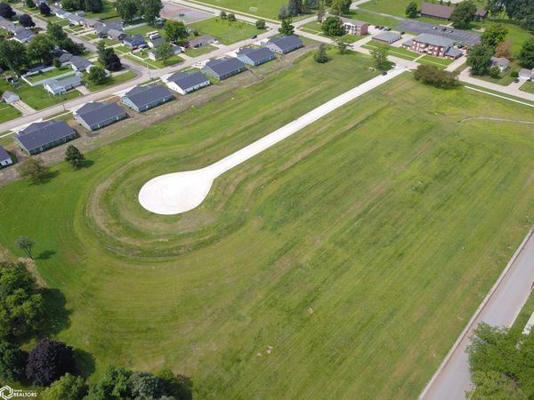 106 Billy Robinson Court, Grinnell, IA 50112