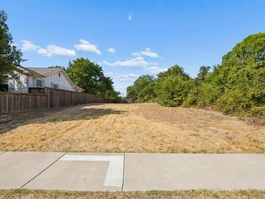 1221 Lebanon Avenue, Dallas, TX 75208