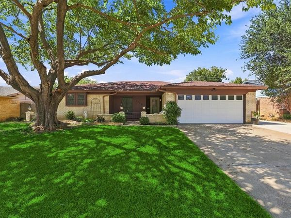 3113 Mossy Oak Lane , Bedford, TX 76021