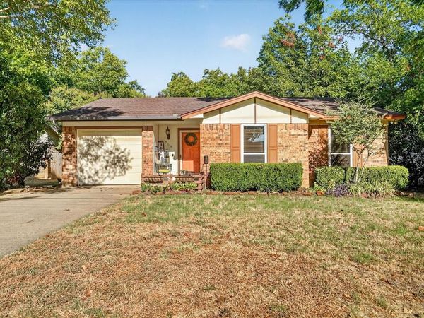 209 S Scott Street, Burleson, TX 76028