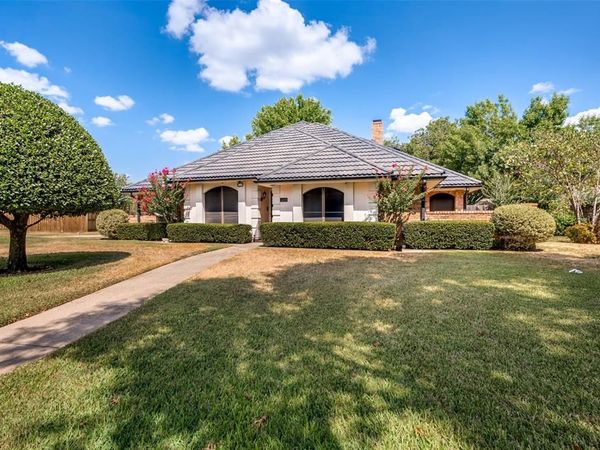 902 Kings Court, Duncanville, TX 75137
