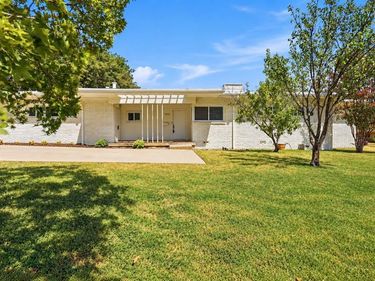 3921 Clayton Road E, Fort Worth, TX 76116