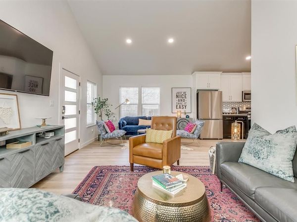 323 S Hannaford Street, Granbury, TX 76048