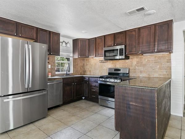 521 S Oak Street, Paradise, TX 76073