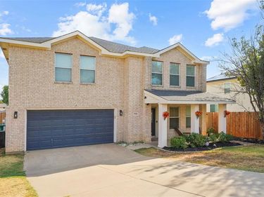 7536 Brentwood Stair Road, Fort Worth, TX 76112