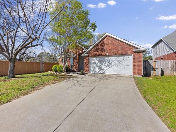 814 Lake Bluff Drive, Lake Dallas, TX 75065