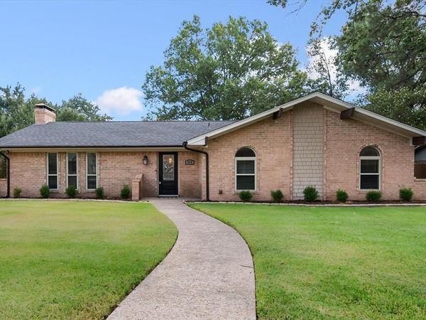 805 Laura Avenue, Corsicana, TX 75110