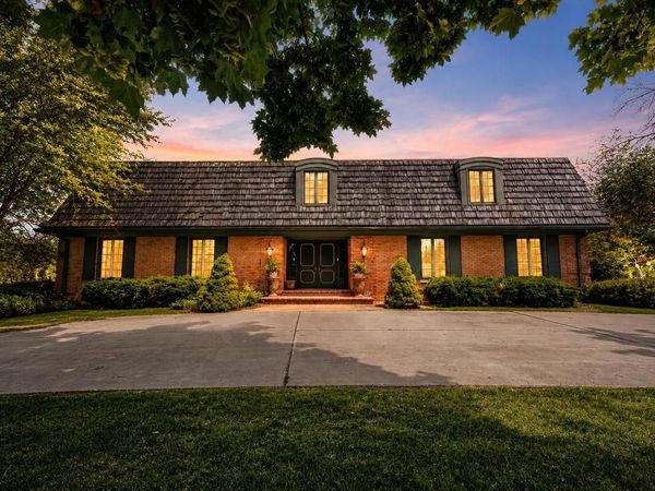 675 SUNSET CIRCLE, Green Bay, WI 54301