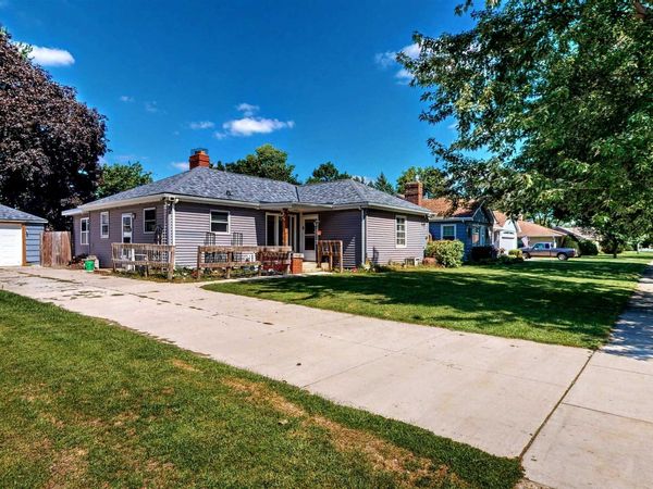 1227 E Memorial Drive, Janesville, WI 53545