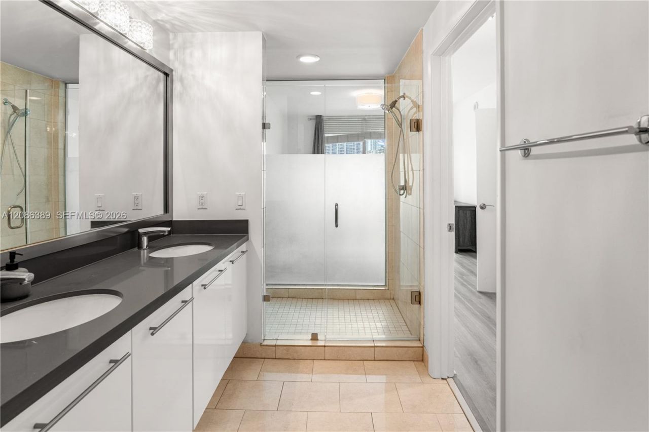 90 SW 3rd St, Unit 1115, Miami, FL 33130 Photo